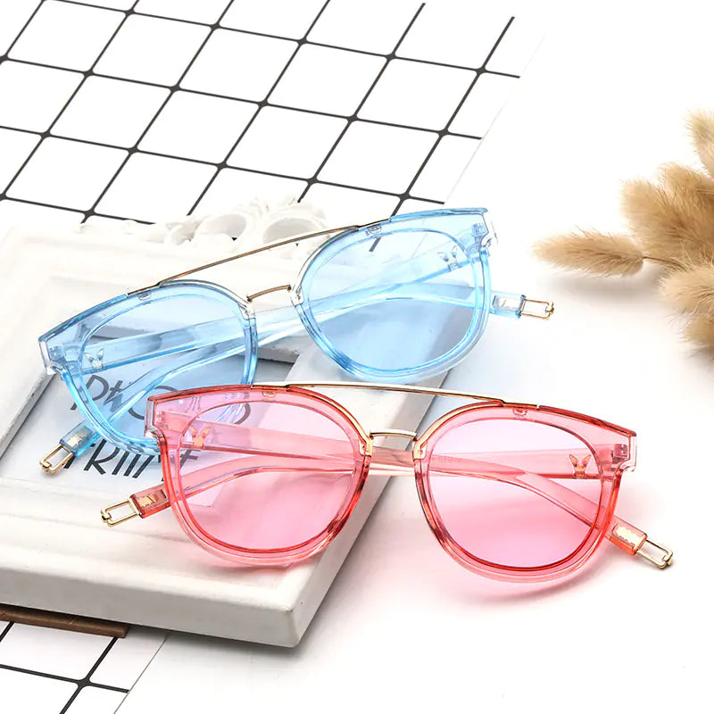 Fashionable Women's Oversized Sunglasses 2025 Trend