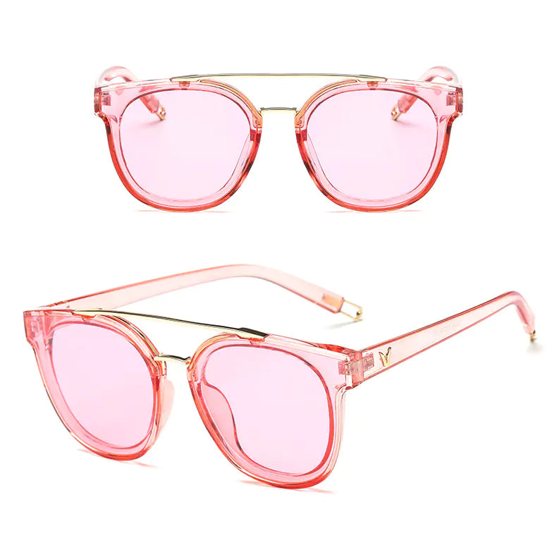 Fashionable Women's Oversized Sunglasses 2025 Trend