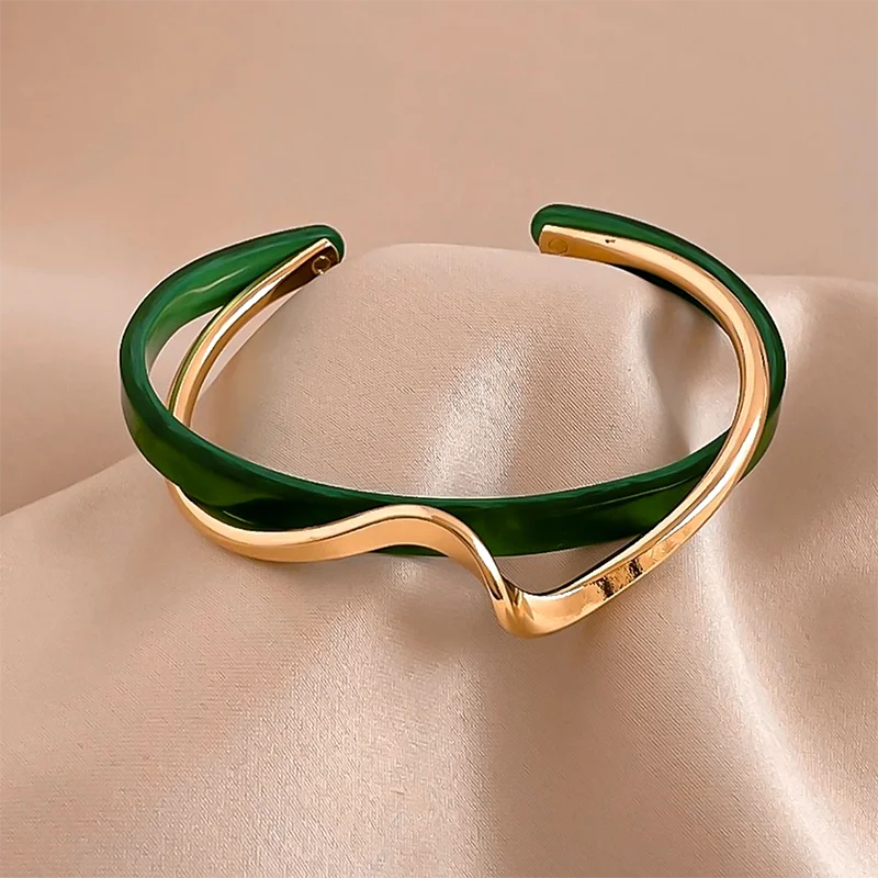 1PC Women's Fashion Light Luxury Gold Plated White Shell Twisted Cross Bracelet Date Travel Banquet Party Holiday Dressing Gift
