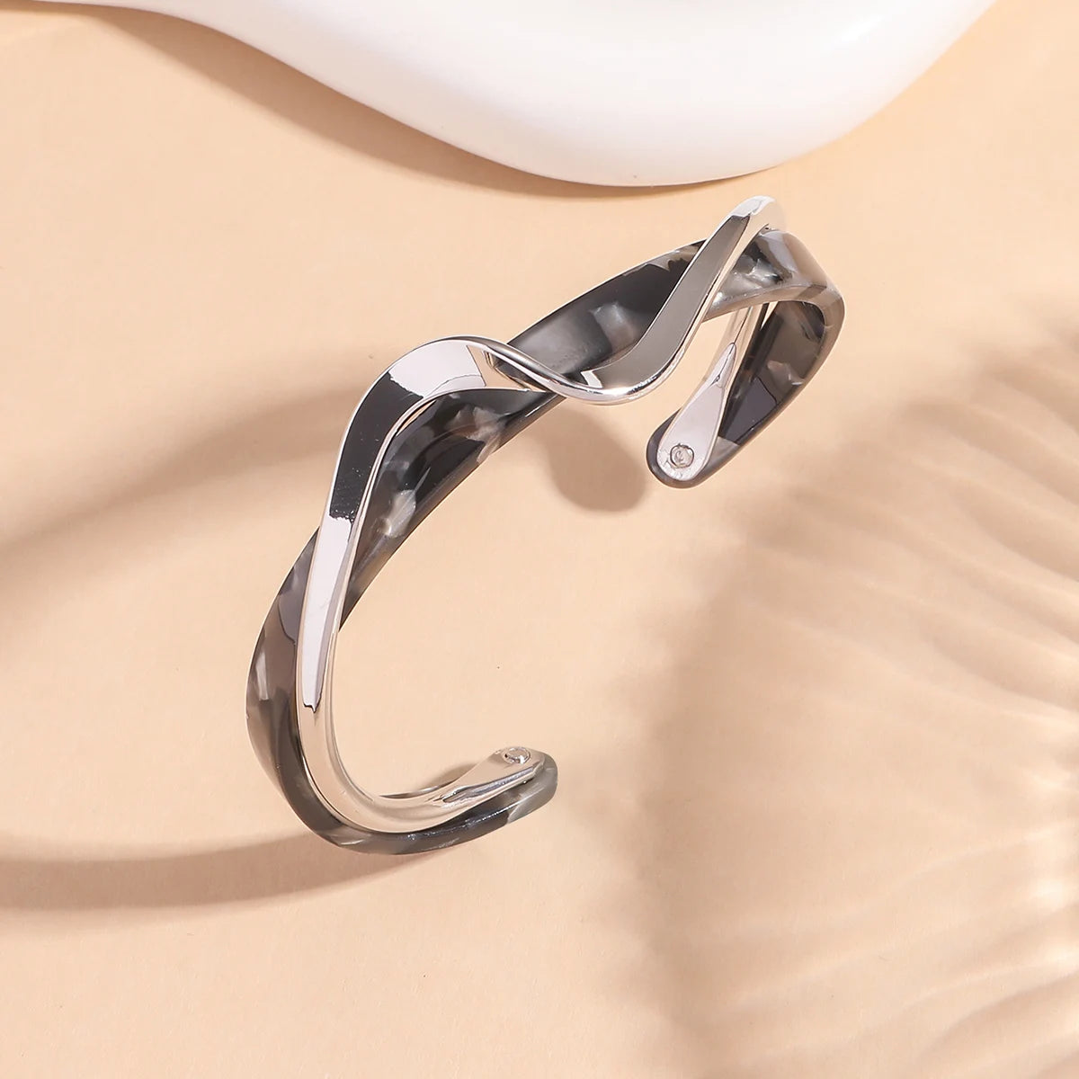 1PC Women's Fashion Light Luxury Gold Plated White Shell Twisted Cross Bracelet Date Travel Banquet Party Holiday Dressing Gift