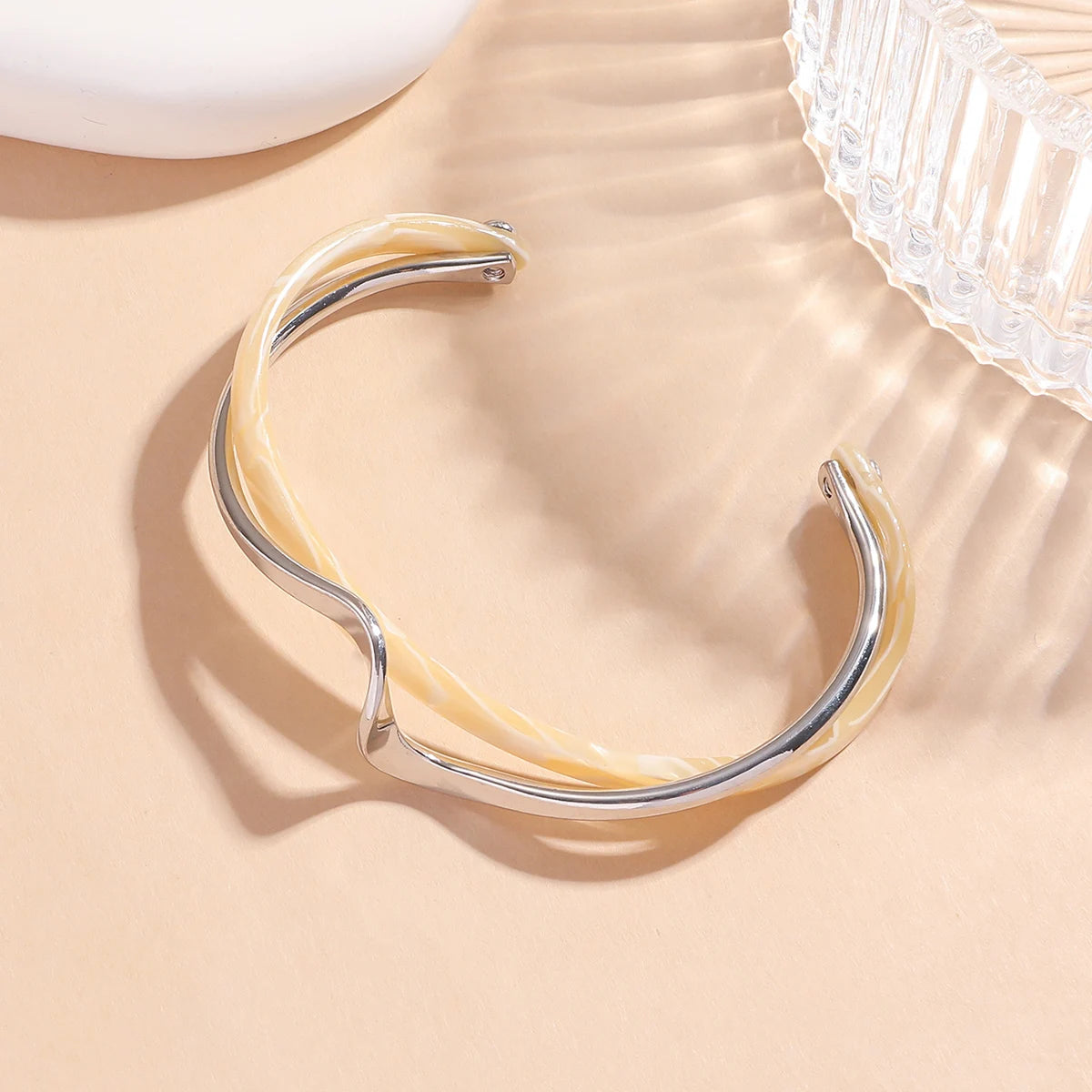 1PC Women's Fashion Light Luxury Gold Plated White Shell Twisted Cross Bracelet Date Travel Banquet Party Holiday Dressing Gift