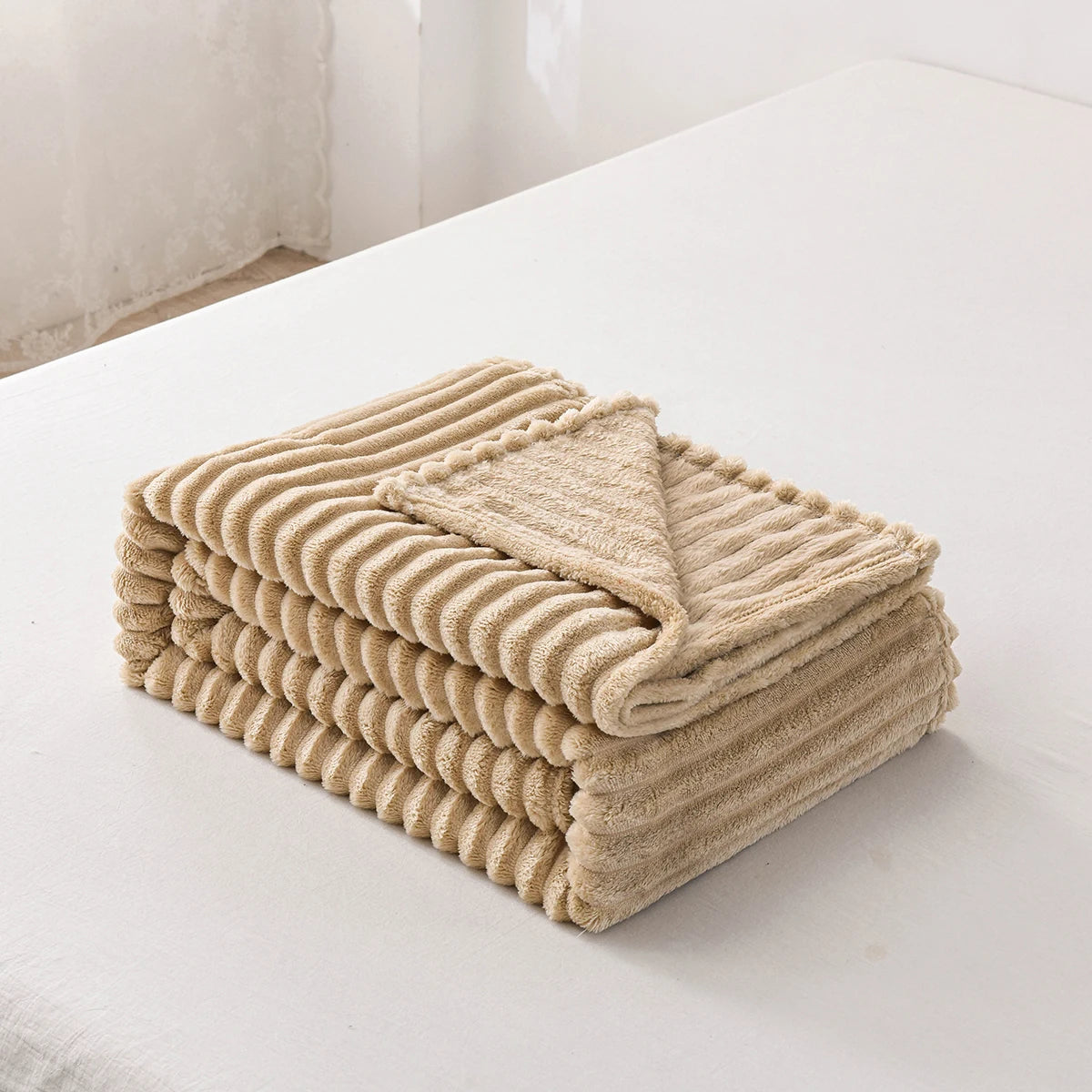 1pc Solid Color Flannel Blanket Soft Warm Throw Blankets for Couch Sofa Office Bed Camping Travel Multi-purpose Gift Blanket