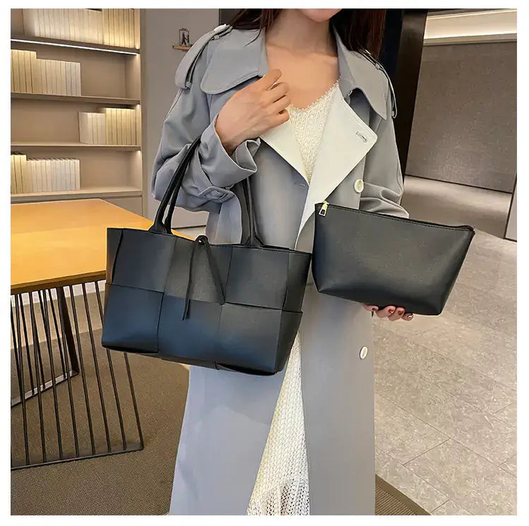 Large Capacity Tote Bag for Women - Trendy and Versatile