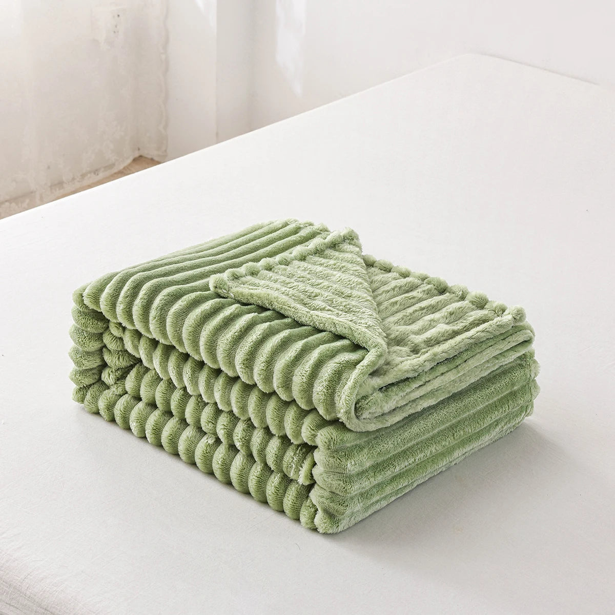 1pc Solid Color Flannel Blanket Soft Warm Throw Blankets for Couch Sofa Office Bed Camping Travel Multi-purpose Gift Blanket
