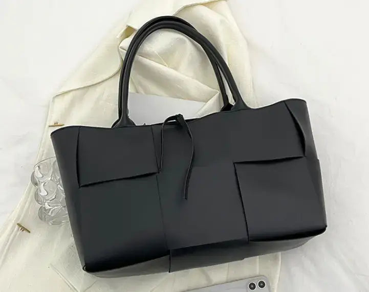 Large Capacity Tote Bag for Women - Trendy and Versatile