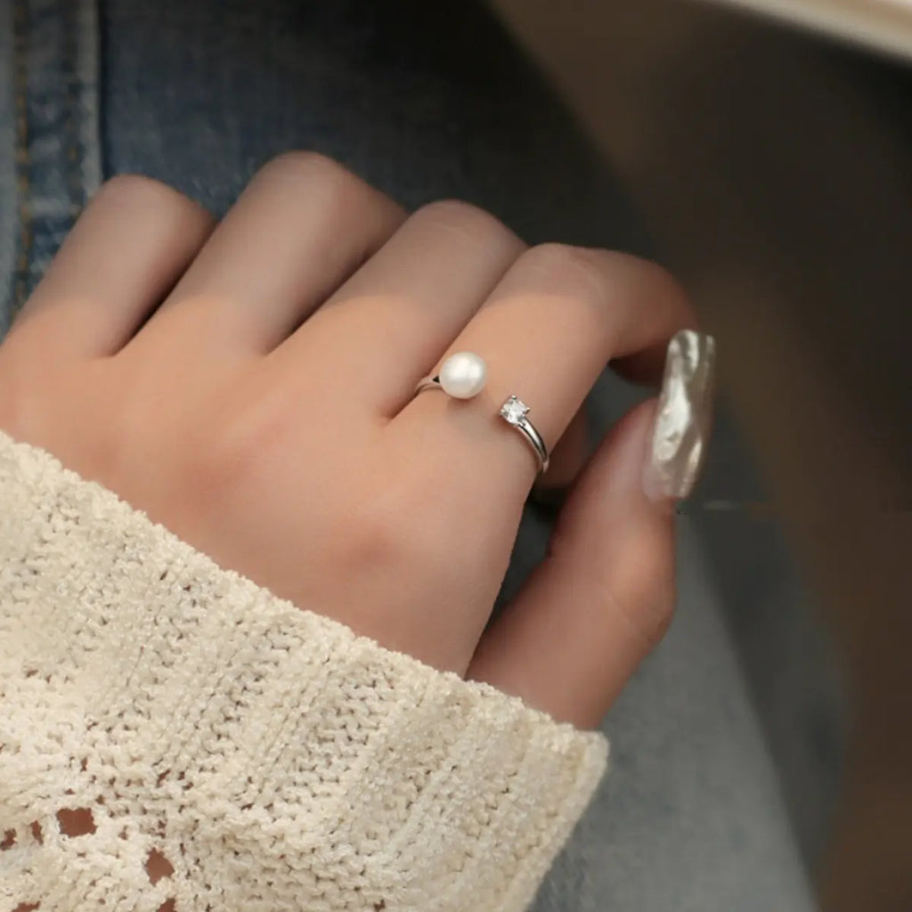 Luxury Women's Ring Light for High-Grade Temperament