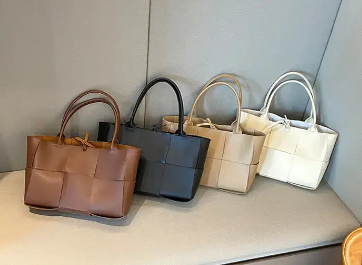 Large Capacity Tote Bag for Women - Trendy and Versatile