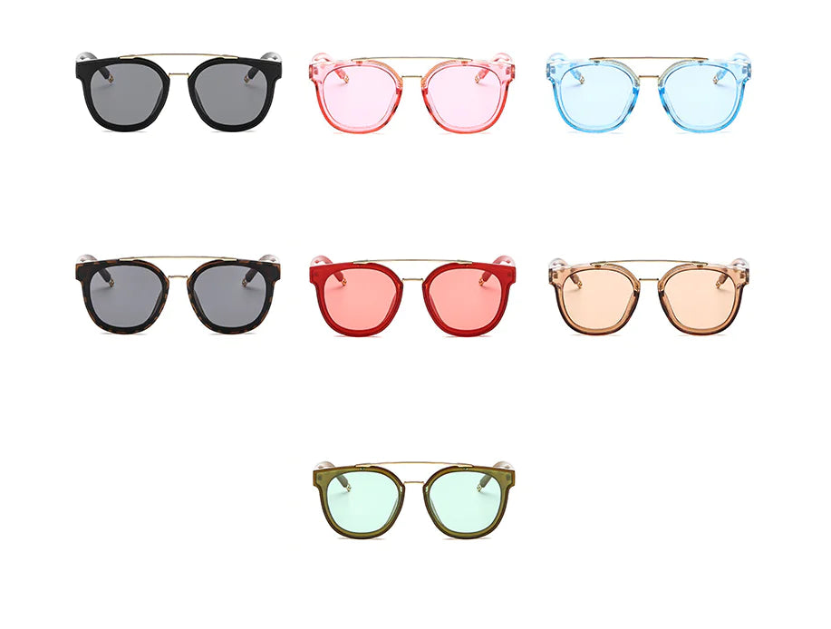 Fashionable Women's Oversized Sunglasses 2025 Trend
