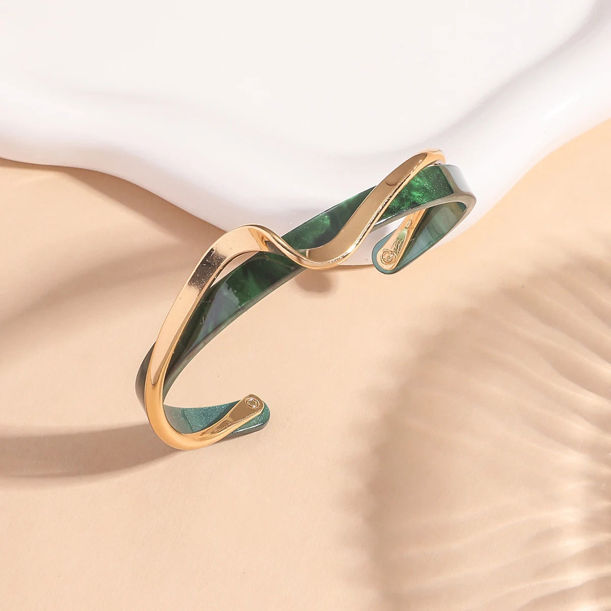1PC Women's Fashion Light Luxury Gold Plated White Shell Twisted Cross Bracelet Date Travel Banquet Party Holiday Dressing Gift