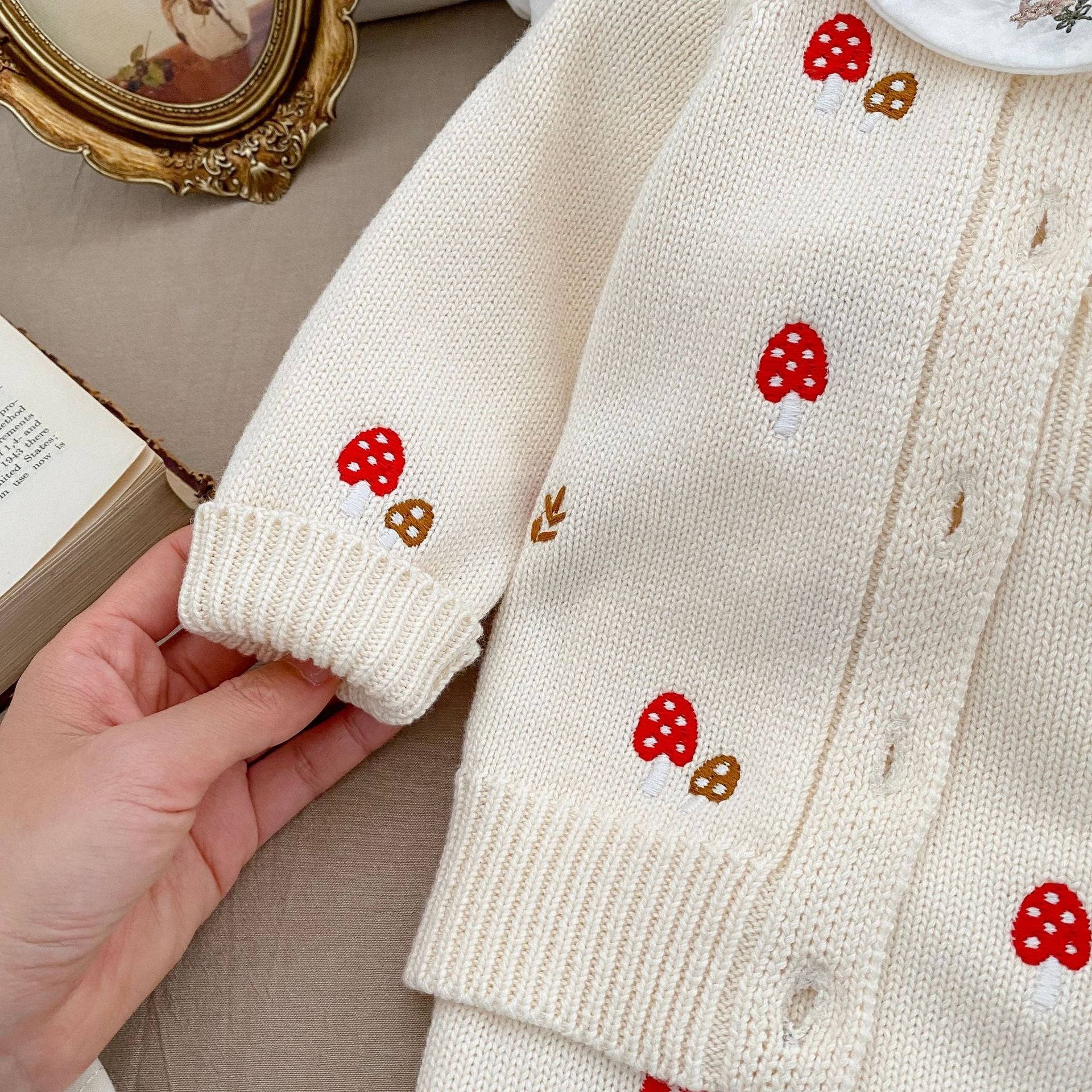 Baby Girl Embroidered Pattern Sleeveless Onesie