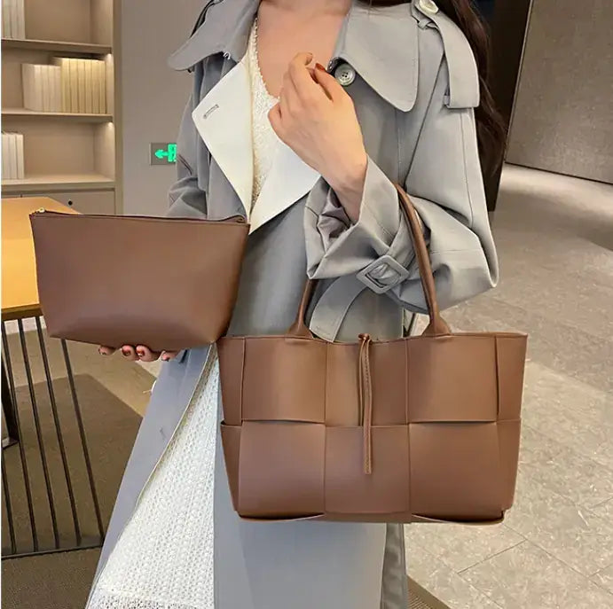 Large Capacity Tote Bag for Women - Trendy and Versatile